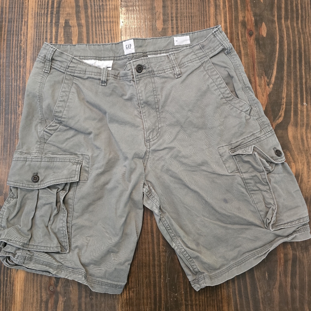 GAP Men's Cargo Shorts - Olive